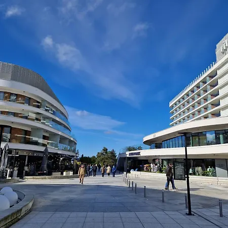 Trzy Pomosty Mistral سفينويتشي